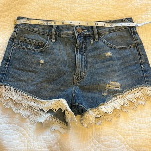Free People Crochet Lace Hem Cut Off Denim Shorts Distressed Cotton Bohemian 26 - Picture 8 of 10